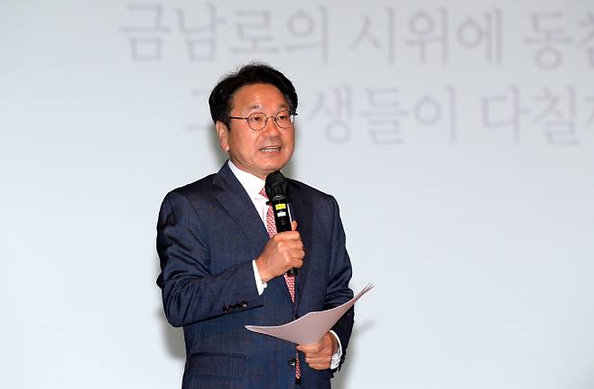 강기정 광주광역시장은 9일 시청에서 열린 '5월 정례조회'에서 "5·18정신 헌법전문 수록을 위해 내년 총선과 동시에 원포인트 개헌을 하자"고 제안했다. /광주광역시