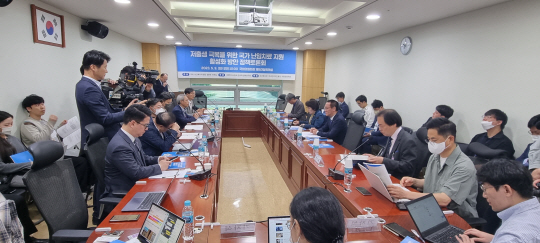 9일 국회 의원회관 제5간담회실에서 ‘저출생 극복을 위한 국가 난임치료 지원 활성화 방안 정책토론회’가 열리고 있다. 대한한의사협회 제공