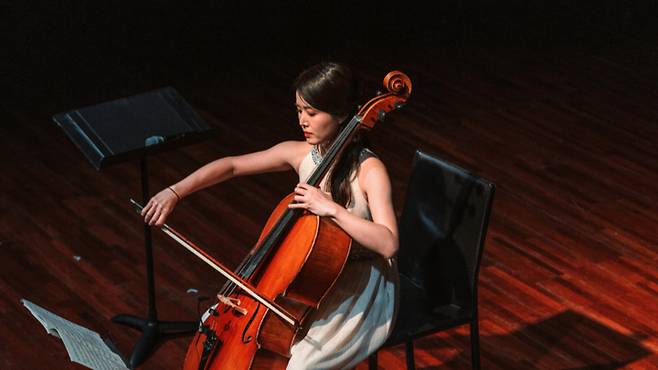 [서울=뉴시스]지난달 25일, 첼리스트 겸 음악 스트리머 요룰레히가 구로구의 한 카페에서 뉴시스와 인터뷰를 가졌다.(사진=제이메이저 제공) 2023.05.08. photo@newsis.com *재판매 및 DB 금지