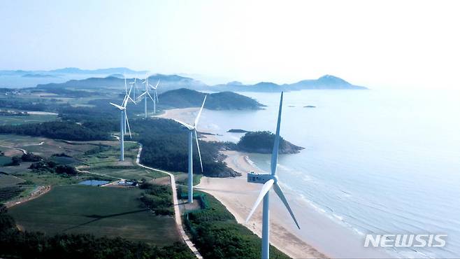 [신안=뉴시스] 전남 신안군 자은도 해상풍력 발전단지 전경. (사진=전남도 제공) 2023.03.06. photo@newsis.com