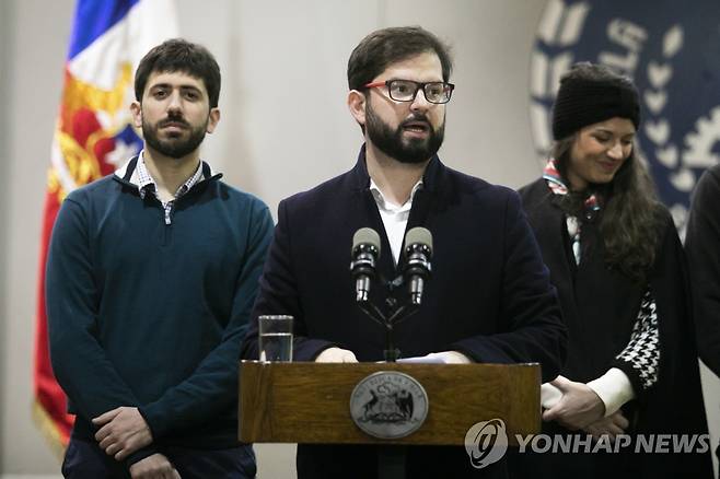 연설하는 가브리엘 보리치 칠레 대통령 [AP 연합뉴스 자료사진. 재판매 및 DB 금지]