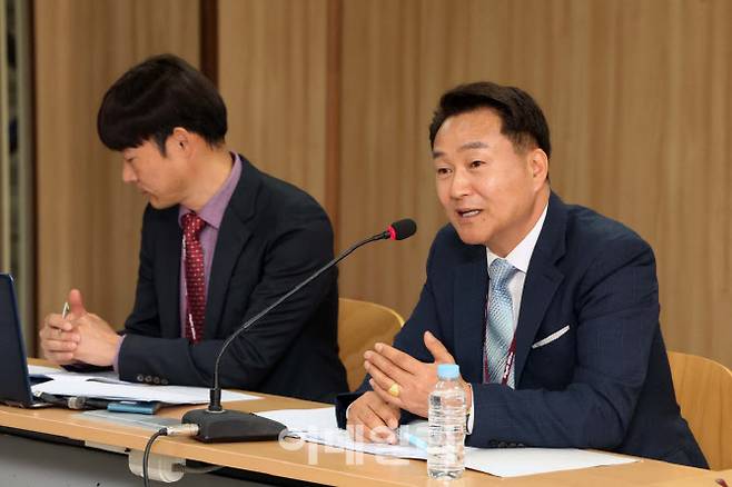 10일 김선경 경기도교육청 진로직업교육과장이 브리핑을 열고 이 같은 내용의 ‘첨단기술(하이테크) 직업교육 정책’을 발표하고 있다.(사진=경기도교육청)