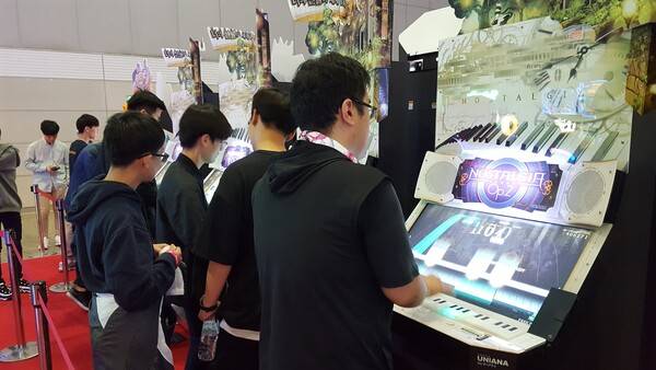 - 플레이엑스포하면 아케이드 게임과 리듬게임을 뺴놓을 수 없다 (이미지 출처 : 유니아나 공식 트위터)&nbsp;