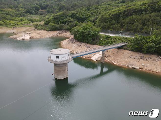 지난 3일부터 7일까지 내린 비로 지방상수원 7개소 모두 100% 저수율을 확보했다. 사진은 고흥 봉래 예내수원지 (고흥군 제공)2023.5.10/