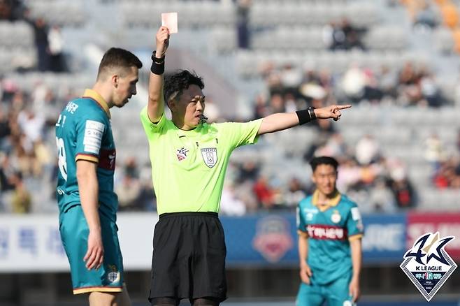 지난 수원FC전에서 퇴장 당하는 안톤의 모습. 제공 | 한국프로축구연맹