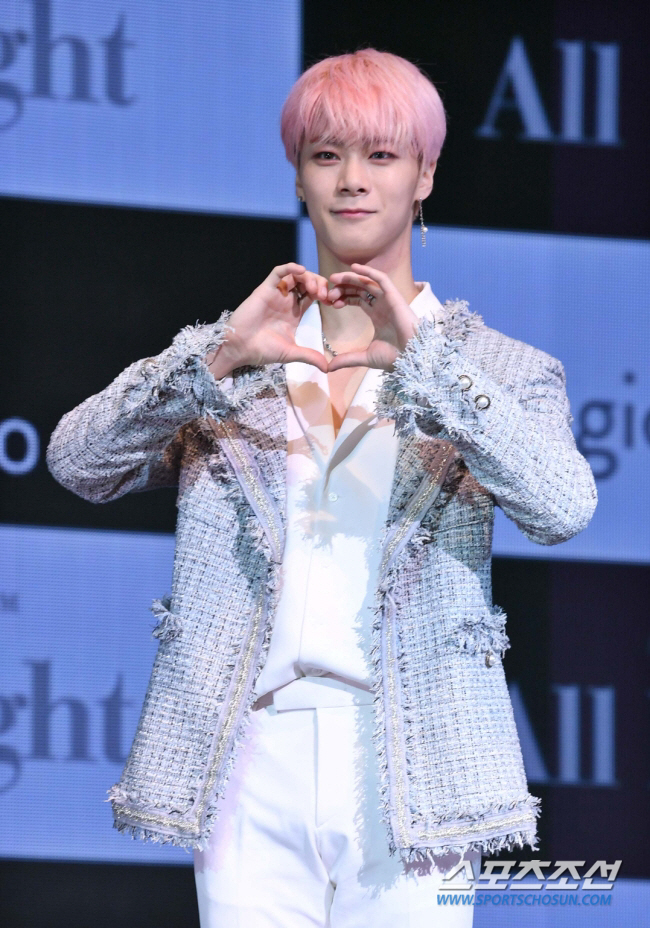 Moon Bins fandom, which passed away last month, heralded Boycott on agency Fantagio.On the 9th, fans demanded clarification that Fantagio had to turn away from Moon Bin, who was struggling with condition hunting, and forced him to schedule.Fans claimed Moon Bin complained of health problems ahead of the Thailand schedule on April 7.In fact, Fantagio said on April 7, Moon Bin was scheduled to leave for Thailand, but after arriving at the airport, he was tested for COVID-19 due to dizziness and condition hunting.Moon Bin also said in a live broadcast after Thailands Bangkok concert on the 8th, I was not feeling well, but now its okay.It was a little hard, but I did not try to get as much tea as possible. Fans say that it is problematic that two Fantagio artists, Cha In-ha and Moon Bin, ended their lives with extreme choices in December 2019.If there is no explanation of the agency related to Moon Bins death, he expressed his intention to push Boycott.Amidst a flurry of protests from fans, the Memorial to Moon Bin continues: recently, Moon Bins personal account was converted into a Memorial Account.When you switch to MemorialAccount, you can protect your posts for a long time because you can not log in and modify anyone.Jonghyun Sulli Kuhara, who passed away earlier, is also mourning fans as his personal account has been converted to MemorialAccount.Moon Bin died at his home in Gangnam-gu, Seoul on April 19.