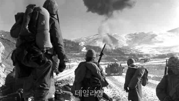 장진호 전투에 참가한 미국 해병대의 모습 ⓒ미국 해병대/미국 CBS 홈페이지 갈무리
