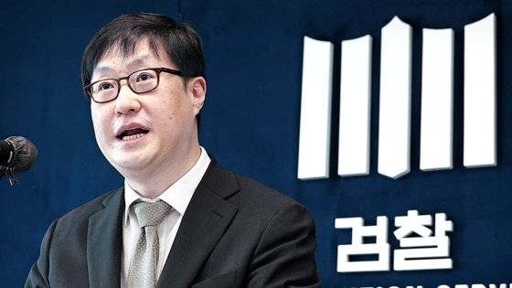 박광현 수원지검 인권보호관이 10일 경기 수원시 영통구 수원지방검찰청에서 '노동단체 침투 지하조직' 국가보안법 위반 사건에 대해 브리핑을 하고 있다. 연합뉴스