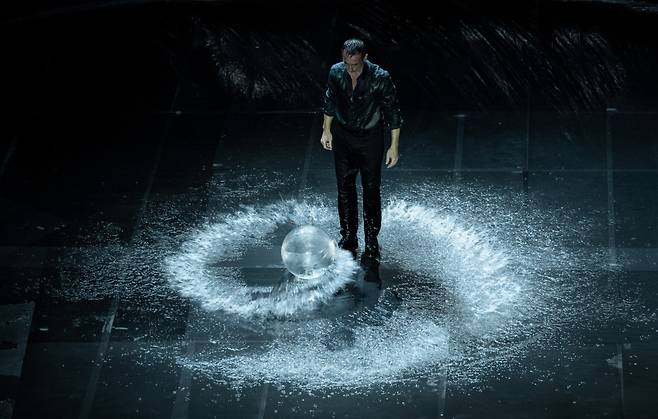 A scene from Dimitris Papaioannou's "Ink" (Courtesy of Julian Mommert)