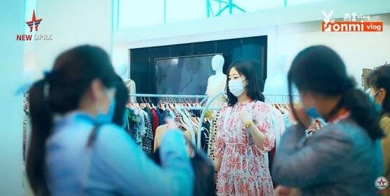 북한 유튜버 연미가 평양 여성들의 패션을 소개했다. 유튜브 화면 캡처