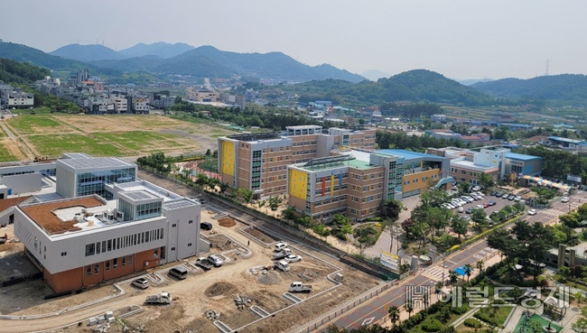 순천 좌야초등학교 옆에 신축 중인 신대도서관 공사 현장. [신대 주민 제공]