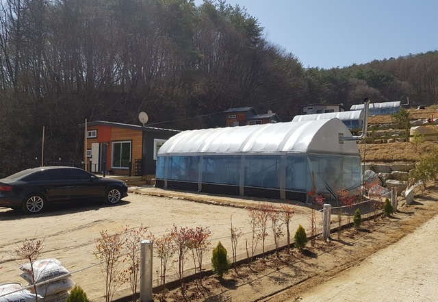 강원 횡성군 하대리에 설치된 건축법 위반 및 농지법 위반 농막 모습. (사진=횡성군) *재판매 및 DB 금지