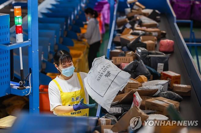 중국의 쇼핑 시장  [신화통신 연합뉴스 자료사진. 재판매 및 DB 금지]