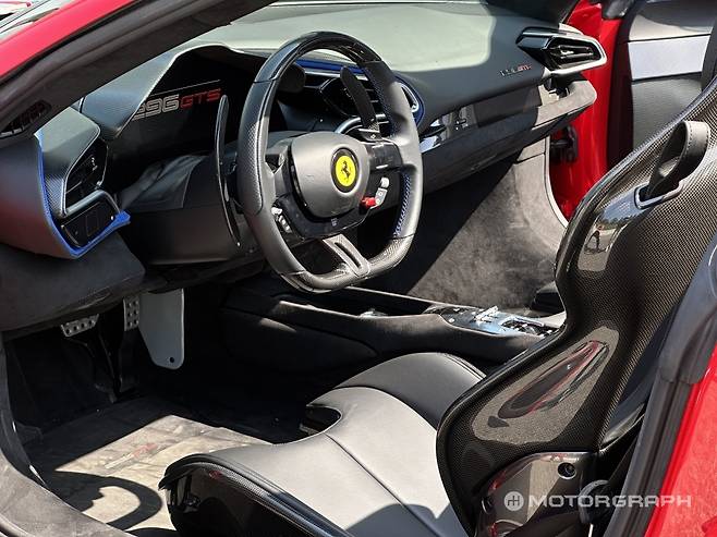 페라리 296 GTS 아세토 피오라노 실내