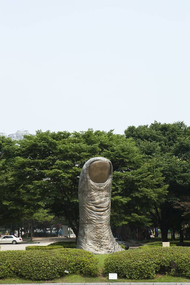 프랑스 조각가 세자르 발다치니, '엄지손가락'. /소마미술관