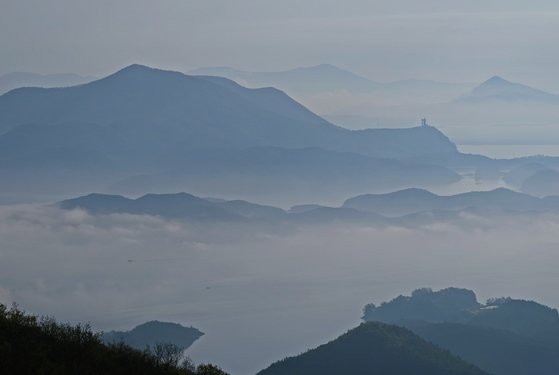 마복산에서 내려다본 다도해 해무.