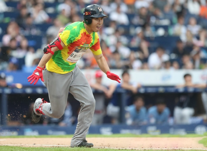 ▲ 우사인볼트 유니폼 입은 고종욱 사진 : 연합뉴스