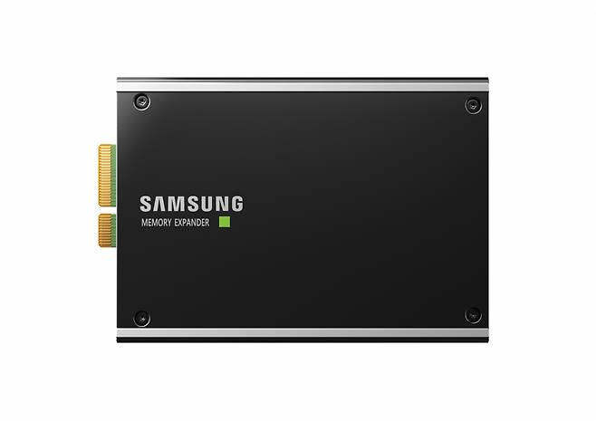 삼성전자가 업계 최초로 CXL 2.0을 지원하는 128GB CXL D램을 개발했다고 12일 밝혔다. [삼성전자 제공]