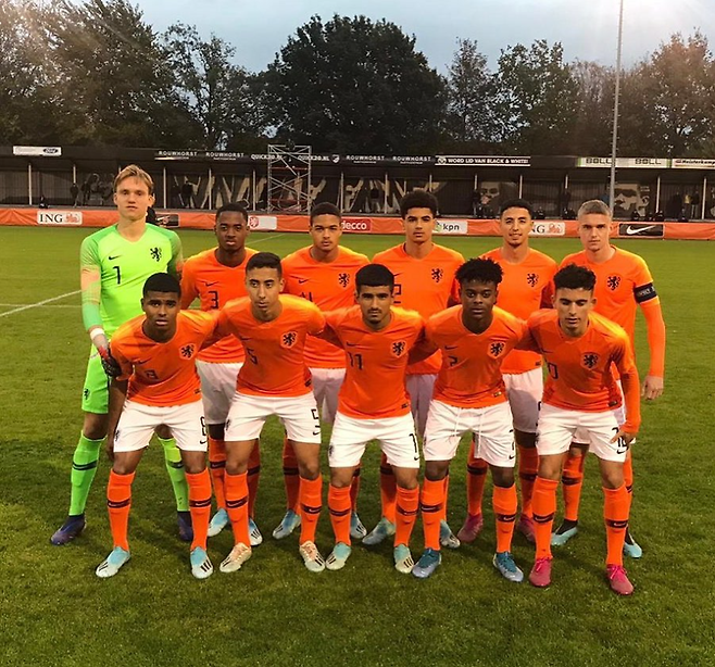 ▲ 네덜란드 18세 이하 대표팀 시절 페르브뤼헌 ⓒ 페르브뤼헌 SNS