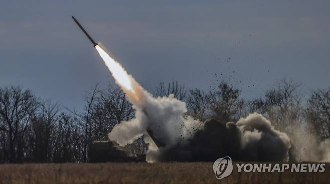 우크라이나군의 HIMARS 발사 장면 [EPA 연합뉴스자료사진. 재판매 및 DB 금지]