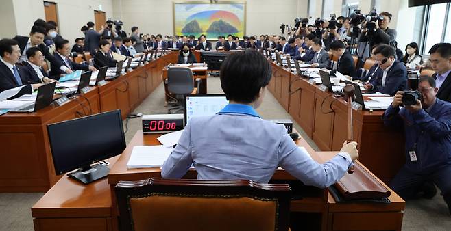 지난 5월 11일 국회에서 정무위를 하고 있다. (연합뉴스)