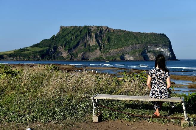 광치기해변 입구 벤치 포토존