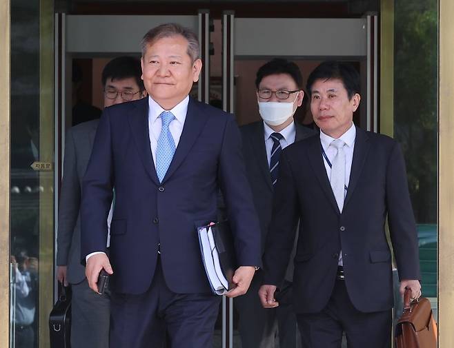 변론 마친 이상민 행안부 장관 (서울=연합뉴스) 류영석 기자 = 이상민 행정안전부 장관이 9일 오후 서울 헌법재판소에서 열린 탄핵 심판 사건 첫 변론 기일을 마친 뒤 법정을 나서고 있다. 2023.5.9 ondol@yna.co.kr (끝)