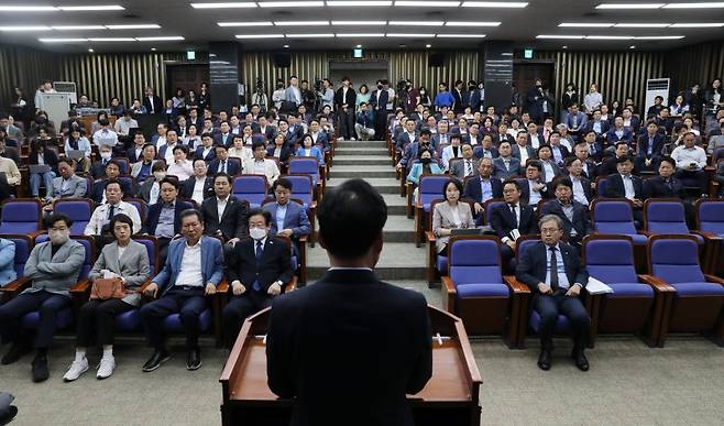 박광온 더불어민주당 원내대표가 14일 오후 서울 여의도 국회에서 열린 의원총회에서 발언하고 있다. 사진=뉴시스