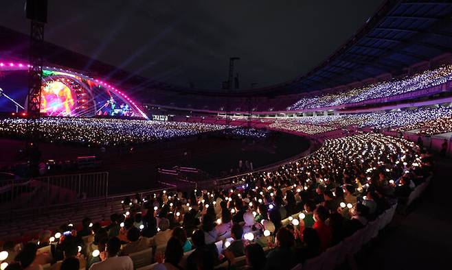 ‘2023 조용필 & 위대한탄생’ 콘서트 올림픽주경기장 공연 모습. YPC, 인사이트 엔터테인먼트 제공