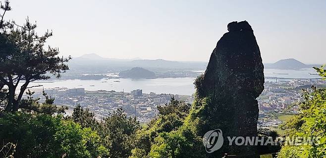 성산일출봉 등경돌 [연합뉴스 자료사진]