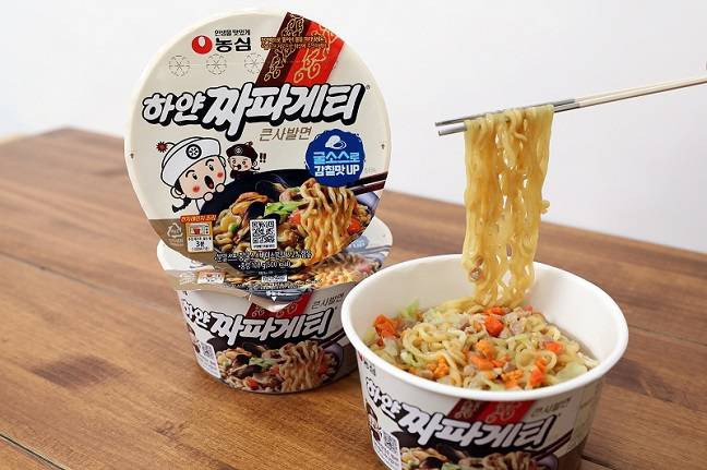 농심이 출시한 하얀 짜파게티/사진제공=농심