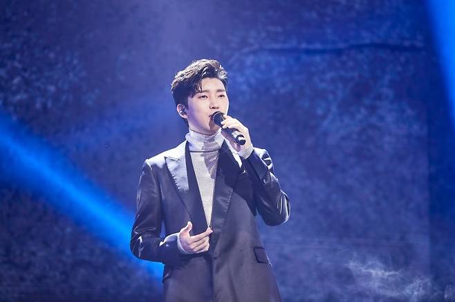 가수 임영웅이 31일 오후 온라인 생중계로 진행된 '2020 MBC 가요대제전' 무대에서 열정적인 공연을 펼치고 있다. (MBC 제공) 2020.12.31/뉴스1 /사진=뉴스1화상