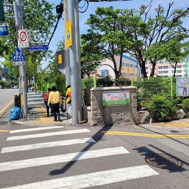 부산 사하구 하단초 담장 모습./제공=부산시교육청