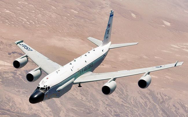 미국 공군 정찰기 RC-135S '코브라볼' 전 세계에 단 3대밖에 없는 특수정찰기로 적외선 센서를 활용해 미사일 발사 징후를 원거리에서 포착하고, 발사된 미사일의 비행 궤적과 탄두 낙하지점을 추적할 수 있다. 사진=미 공군