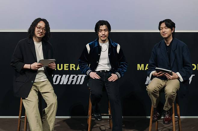 15일 오후 서울 용산구 씨지브이(CGV) 용산아이파크몰에서 열린 기자간담회에서 하이브 신인가수 미드낫 프로젝트에 대해 설명하고 있는 정우용 하이브아이엠(IM) 대표(왼쪽부터), 미드낫, 신영재 빅히트뮤직 대표. 빅히트뮤직 제공