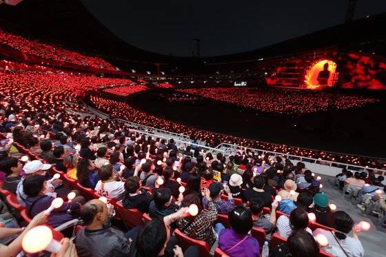 데뷔 55주년을 맞은 가수 조용필이 13일 서울 올림픽주경기장에서 ‘2023 조용필 & 위대한탄생’ 콘서트를 열었다. [사진 YPC, 인사이트엔터테인먼트]