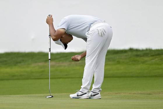 Kim Si-woo reacts after missing a putt on the 17th green during the final round of the AT&T Byron Nelson at TPC Craig Ranch in McKinney, Texas on Sunday. [GETTY IMAGES]