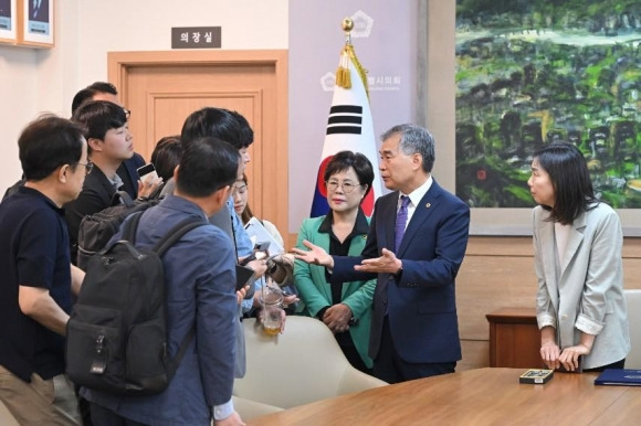 서울시의회는 ‘서울시교육청 기초학력 보장 지원에 관한 조례’를 김현기 의장 직권으로 15일 공포했다.