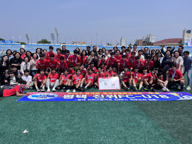 ‘2023 금석배 전국고등학교 축구대회’에서 우승한 평택진위FC-U18팀. 사진 제공 = 평택시