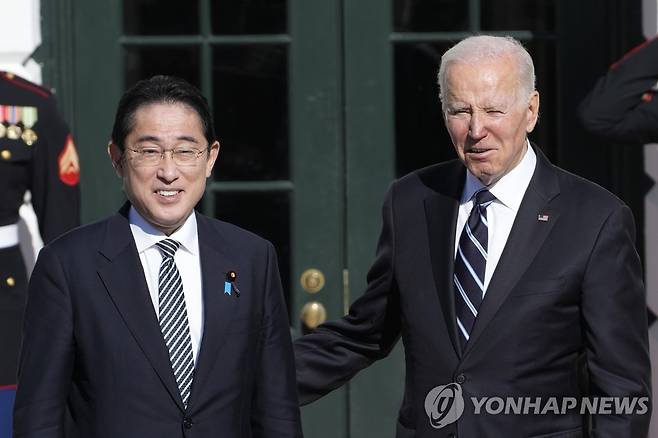 조 바이든 대통령과 기시다 후미오 일본 총리 [AP 연합뉴스 자료사진. 재판매 및 DB 금지]