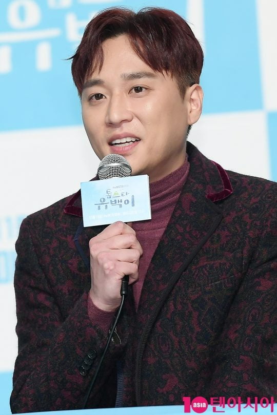 Uees return to the KBS Weekend drama after four years is a filial piece. Every student has been in controversy before the broadcast. Actor Heo Jeong-min claims that he was forced to get off.Heo Jeong-mins revelations began early Wednesday morning. He said, Ive been doing The Speech for two months. But youre saying you dont like Heo Jeong-min Actor? I cant even meet him. Why? Because Im ugly?What about my two months of The Speech and the days ahead?He even mentioned the real name of the work, saying, Im trying to hold back, but Im talking. The world has changed. Dont tell me to shut up. Im not interested in this world anymore.I will expel you from this floor. Then you are really good at authenticating X-Shin.However, Heo Jeong-mins agency, Acom Myent, said, Today, an article citing the Instagram of the Heo Jeong-min Actor was published, but it is not accurate at all, and it is merely an individual complaint.However, Heo Jeong-min did not stop. He continued to post, Im going to do this to myself, but what will I do to rookie kids? and Im going to get a raccoon trauma. Ill erase it again.So the filial pension Each student side also made a stand.The production team commented on Heo Jeong-mins claim that Kim Hyung-il and Heo Jeong-min Actor had only one meeting at the end of March, but After the production team discussion, I came to the conclusion that the image of the actor and the actor did not fit, and two weeks later, I informed the management in mid-April of the above fact. I am sorry for the actors claim that the artist is not involved in casting at all, he added.Regarding the production team position, Heo Jeong-min said, So, to summarize, it was casting at first, but there was no intervention of the artist, and the casting was canceled by the judgment of the production team. I was informed late and posted like a crazy X. He said.I apologize to the production team actors. I was a lot short. I wish you success in the drama. I will step down. I will humbly accept the production teams deep regret.Good morning, he said.Heo Jeong-mins apology, not apology, seems to be the end of this case, but it is inevitable that the image of each student is inevitable.Above all, KBS Weekend drama hit maker Cho Sun-sun writer and  ⁇  Taejong Lee Bang-won  ⁇  Kim Hyung-il PD, who recorded the audience rating close to 50% Uee, who got the title of Queen of Tears, became the main actor and got the expectation.Filial pension Each student is a family that has devoted itself to the family for the rest of its life, and the family who has been devoted to the devotion and sacrifice of the filial pension, It is a drama depicting the process of finding your subjective life.The real thing has appeared! It is scheduled to air in the second half of this year.