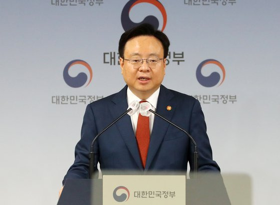 조규홍 보건복지부 장관이 16일 오후 서울 종로구 정부서울청사에서 간호법안 관련 국무회의 결과를 발표하고 있다. 뉴시스.