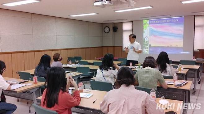 '찾아가는 자유학기제 수업디자인' 진행 장면.