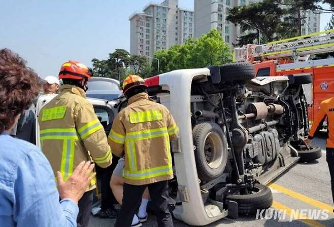 원주시 무실동 사거리 교통사고(강원도소방본부 제공)