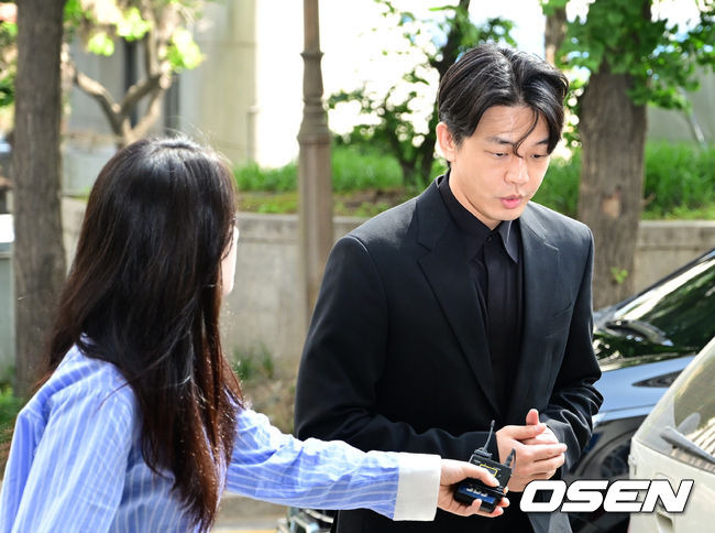 [OSEN=김성락 기자] 배우 유아인이 경찰청으로 들어서고 있다. 2023.05.16 /ksl0919@osen.co.kr