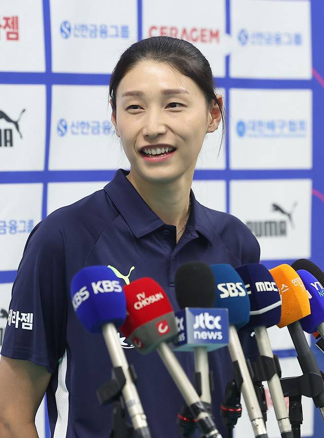 ▲ 김연경 국가대표팀 어드바이저가 인터뷰를 진행하고 있다. ⓒ연합뉴스