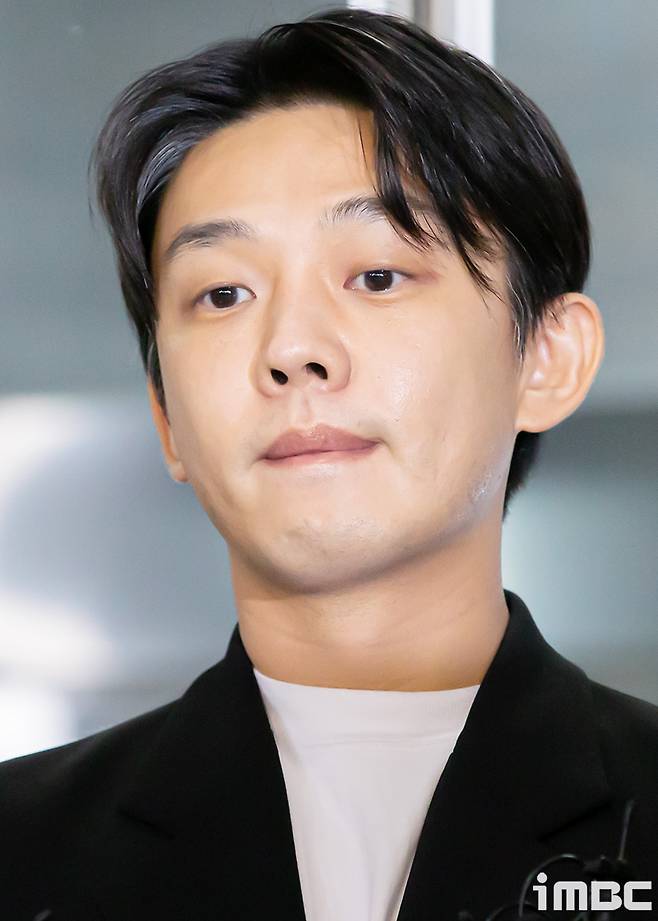 Actor Yoo Ah-in returned home after receiving a Nighthawks Survey on Drug Oral administration charges.At 6:30 am on the 17th, Yoo Ah-in faced reporters outside the SeoulPolice drug crime investigation building and said, I did what I could.Moon Lovers: I apologize for the Scarlet Heart Ryeo. He left the scene without answering the question, Do you accept Cocaine and other charges of Oral administration? Earlier, Yoo Ah-in attended Police for the second time, which was originally scheduled for the 11th, but refused and returned due to a large number of reporters in front of the building.At the time, Yoo Ah-in said, The Attorney requested a non-disclosure recall based on the rules on public information such as the Police investigation case, and the Police agreed.However, there was a report that the Survey was expected through the media reports on the day before the Survey, and The Attorney contacted the Police to see if the Attendance schedule was disclosed, but the Police had never disclosed Attendance Ilja Gort, He said.We asked the police to take possible measures, such as accessing other routes, in accordance with the principle of non-disclosure recall, but the police did not accept it, he said. We do not know the details, but even the additional consultation process between Police and The Attorney Is reported in real time, and distorted articles are reported as if Yoo Ah-in refuses to attendance just because of reporters. Yoo Ah-in is very sensitive to Recall Ilja Gort, said Woo Jong-soo, head of the National Police Agency.It would be better to coordinate the Attendance Ilja Gort as soon as possible, but if it does not work, we will have to do so (such as reviewing warrant applications). Yoo Ah-in appeared in front of the Seoul Police Agencys Mapo office at 9 a.m. on the 16th, five days after his departure, when he was asked whether he denied the charges, he said, I will faithfully take part in the survey, and entered the building.After receiving more than 21 hours of Nighthawks Survey, it will soon be decided whether or not to apply for Arrest warrant for Yoo Ah-in.On the other hand, the Police sent the hair, hair and urine secured by the seizure of the body to the National Institute of Scientific Investigation against Yoo Ah-in, who entered Incheon International Airport on February 5.Police have seized Yoo Ah-ins residence and a hospital that has a record of prescribing Propofol to him.In the process, Doctor A was arrested by the SeoulPolice Agency drug crime investigation team on charges of violating the Drug Management Act.IMBC  ⁇  Photo iMBC DB