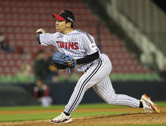 LG 신인 박명근은 올 시즌 KBO 투수 평균 신장보다 10㎝ 작지만, 변화무쌍한 뱀직구를 앞세워 프로에 성공적으로 안착했다. [뉴스1]