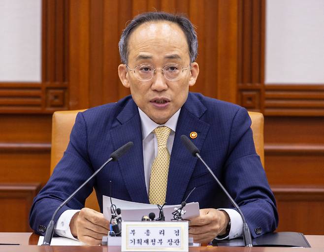 Finance Minister Choo Kyung-ho speaks at a governmental meeting held in central Seoul on Wednesday. (Yonhap)