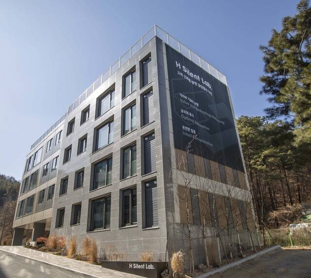 현대건설이 경기 용인 기흥구에 세운 층간소음 전문 연구시설 ‘H 사일런트 랩’ 전경. 현대건설 제공